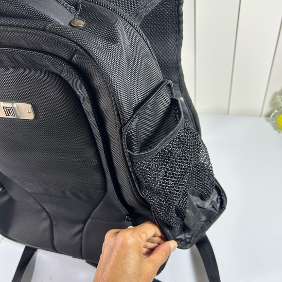 Ful Brooklyn 2-in -1 Ipad and Laptop Backpack,Black ,detachable ipad Case. - Picture 6 of 14